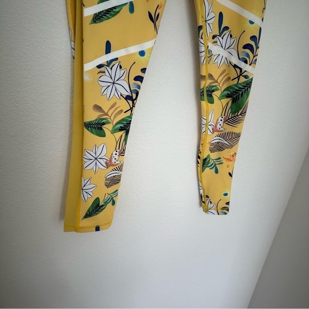 ZYIA Reflective Light N Tight Leggings High Rise Yellow Floral Size 8-6 Women’s - Picture 3 of 8